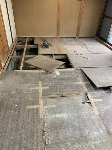 床を開けた和室